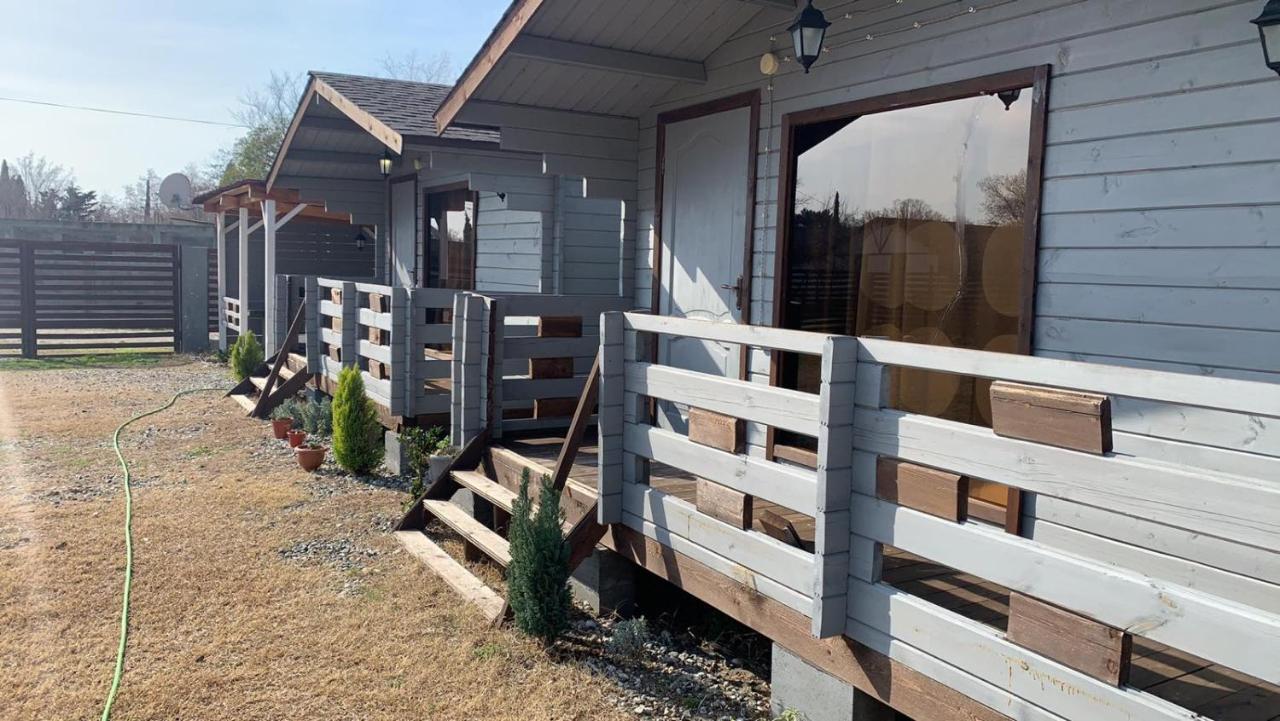 Домики У Лизы Под Ключ Pitsunda Exterior foto