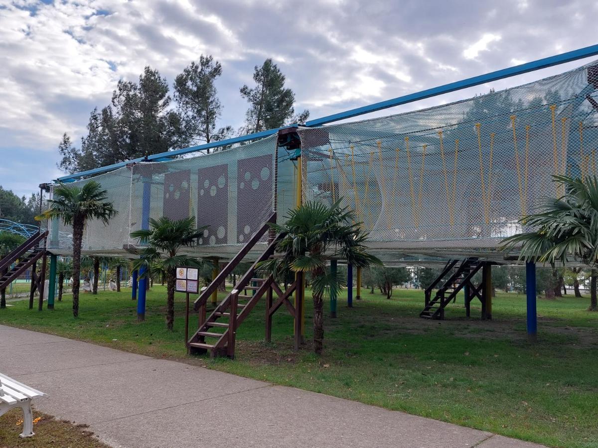 Домики У Лизы Под Ключ Pitsunda Exterior foto